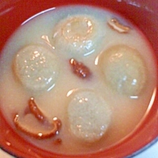 よもぎ麩と椎茸の味噌汁